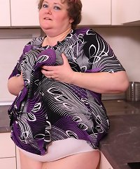 elder chick with giant funbags getting a oral job